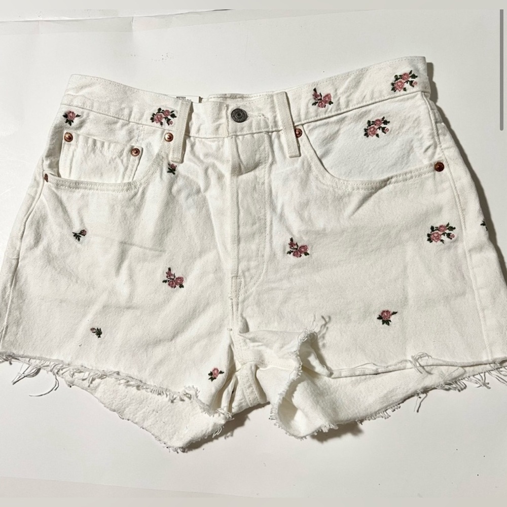 NWT-Sz 29- Levis Premium 501 High Waisted Shorts in Ivory w/embroidered flowers